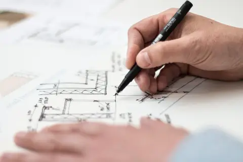 Rysunek techniczny z oznaczeniami, zgodny z normą PN-ISO 9836:1997, tworzony przez rękę z pisakiem.