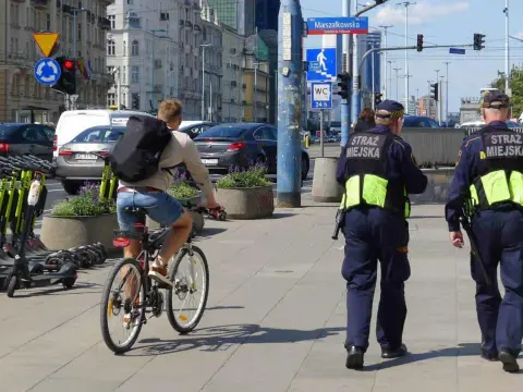Straż miejska na osiedlu: kiedy mandat za parkowanie jest legalny?