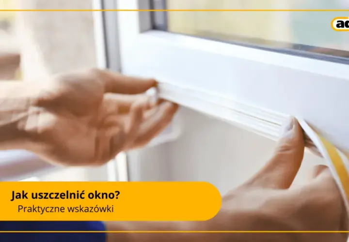 Ręce przykładają taśmę uszczelniającą do ramy okna. Dowiedz się, jak uszczelnić okna na zimę, by uniknąć strat ciepła.
