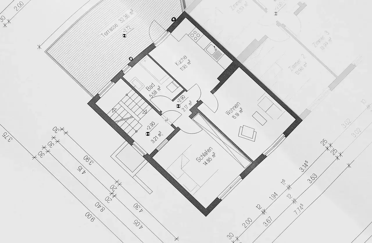 Plan architektoniczny domu z wymiarami i oznaczeniami pomieszczeń. Widoczna kuchnia, łazienka, salon, sypialnia i taras. Określona powierzchnia zabudowy.