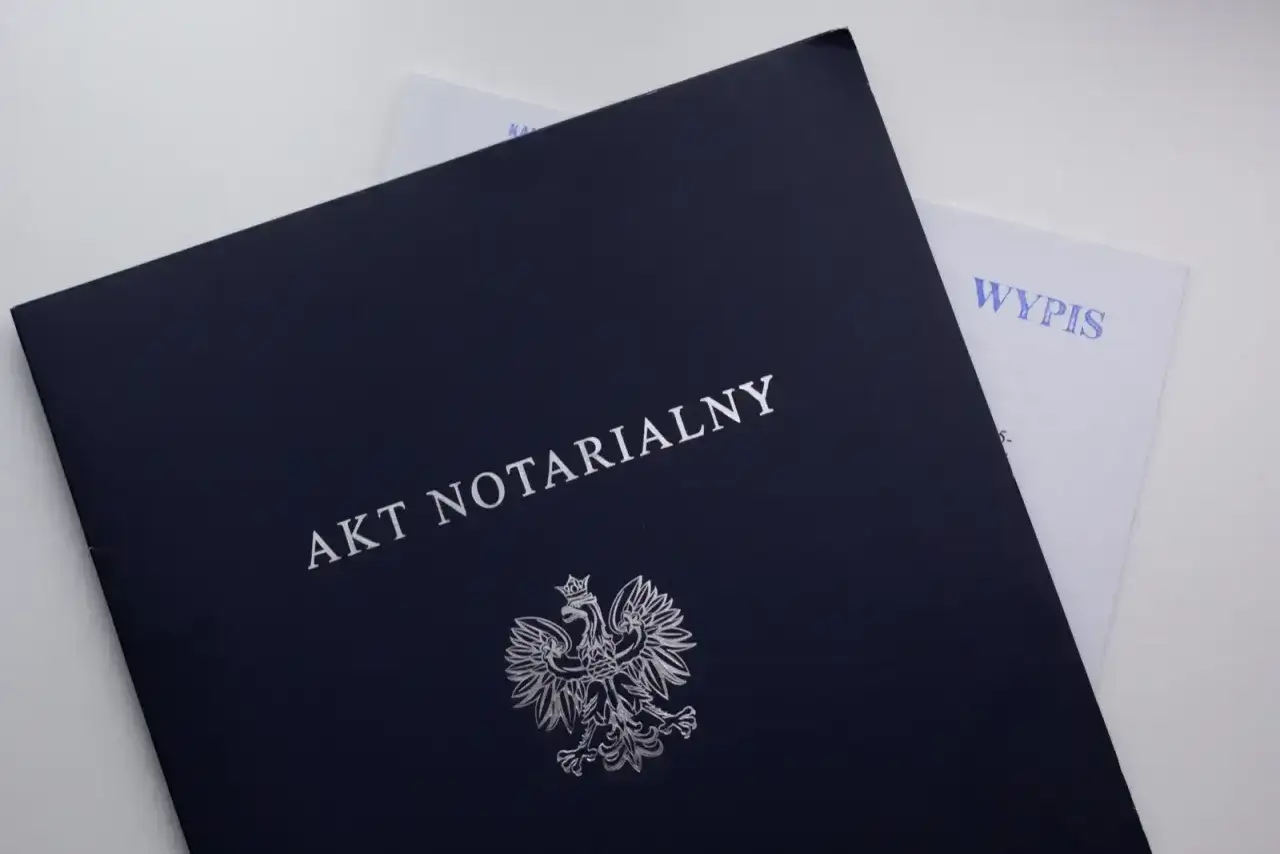 Akt notarialny i wypis. Dowiedz się, ile kosztuje przepisanie mieszkania u notariusza.
